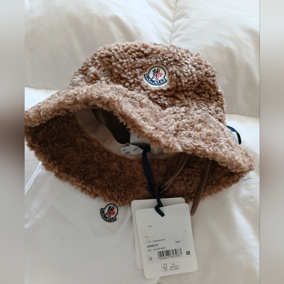 Moncler faux shearjng camel color hat with logo and neck ties - Picture 8 of 9